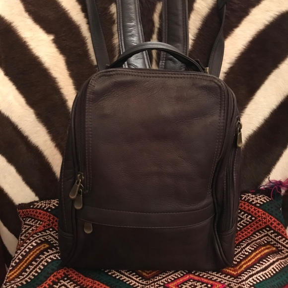 Fine leather ladies purse/backpack. - Picture 2 of 2